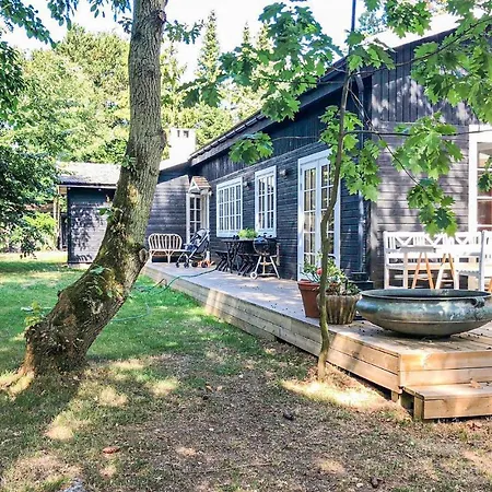 Stunning In W/ 4 Bedrooms
